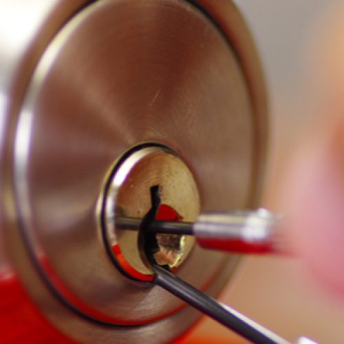 Emegency lockout
key broke
broke mechanism
door open
dor unlock